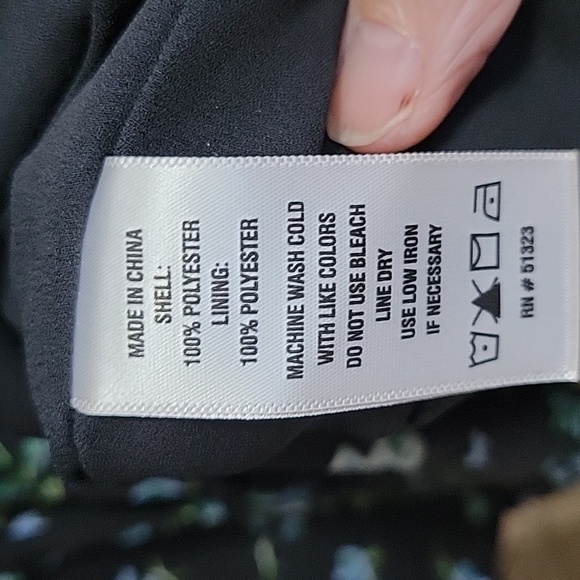 EUC- CeCe V-Neck Raglan Sleeve Tiered Floral Dress - Picture 6 of 9